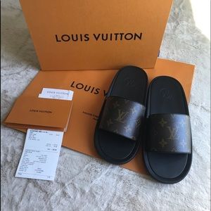 Louis Vuitton Sunbath Flat Mule shoe sandle size 40  BRAND NEW PERFECT CONDITION